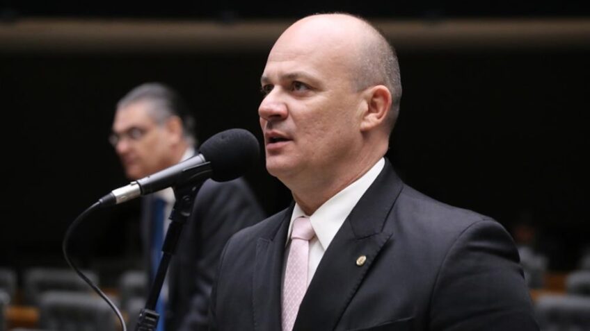 Oposição acusa Exército e STF de "silenciar militares"