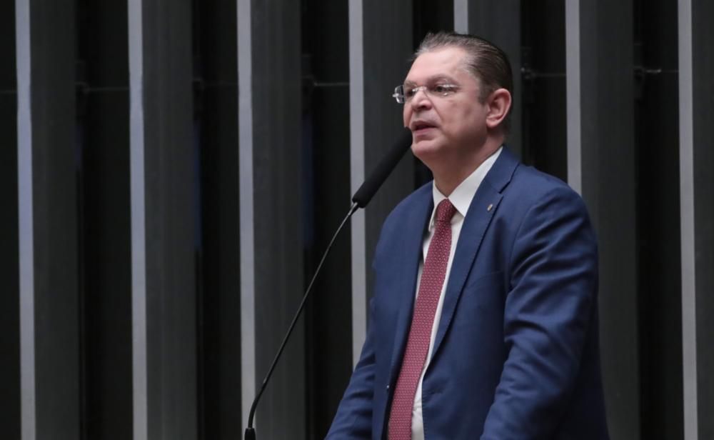 Oposição mira Polícia Federal após troca em caso de Lulinha e convoca diretor