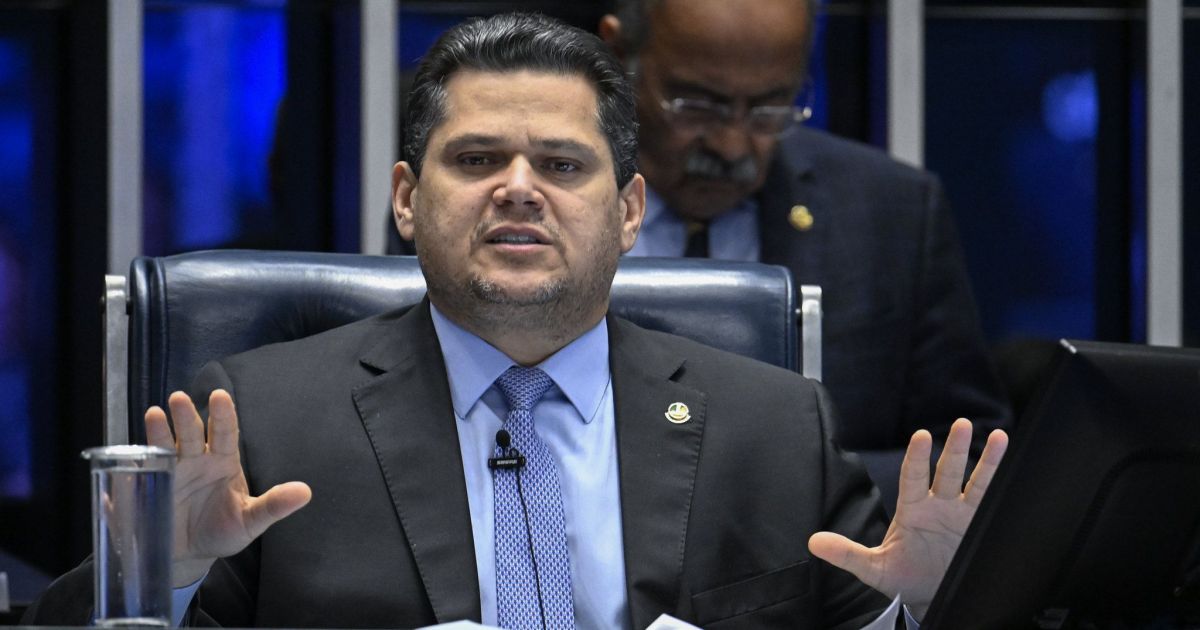 Oposição busca Alcolumbre para derrubar decretos sobre big techs