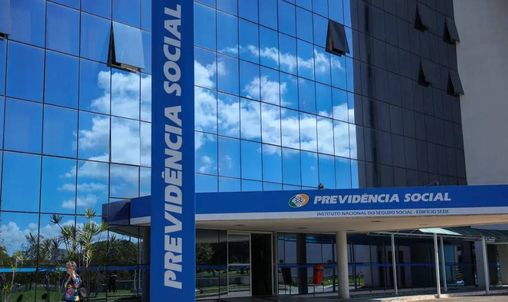 Órfãos de vítimas de feminicídio passam a ter direito a pensão especial do INSS