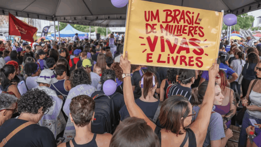 Filhos de vítimas de feminicídio agora têm direito a pensão do INSS