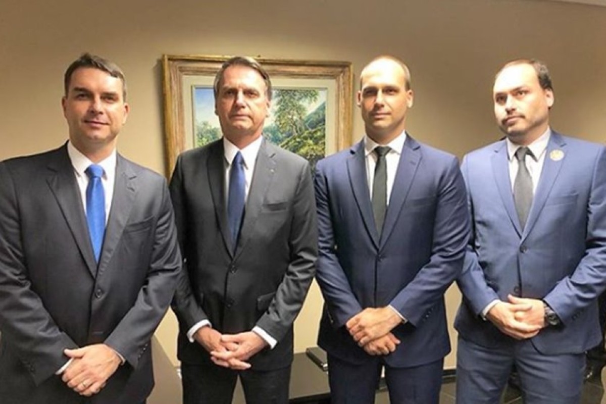 Clã Bolsonaro é desmascarado ao tentar atribuir autoria do Pix ao ex-presidente