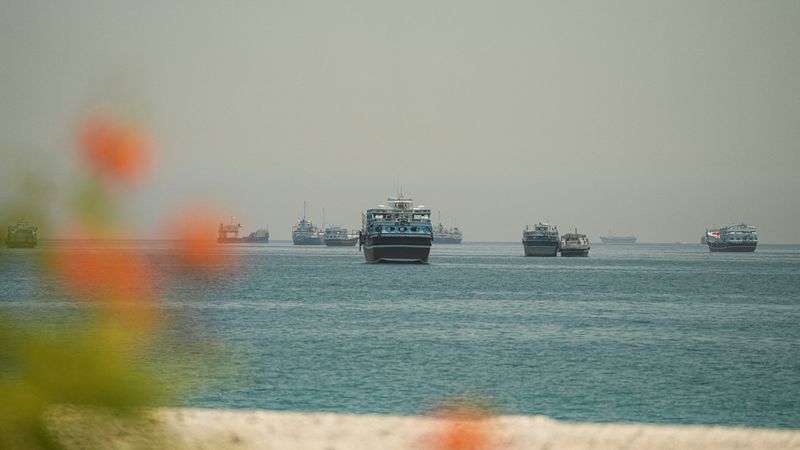 Navio-tanque é alvo de projétil desconhecido no Estreito de Ormuz