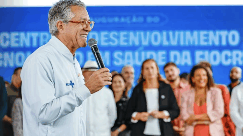 Alexandre Padilha afirma que Flávio Bolsonaro era "poderoso chefão" de hospitais federais no RJ