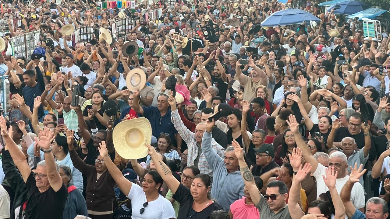 Fiéis lotam Juazeiro do Norte para marcar 92 anos de morte de Padre Cícero
