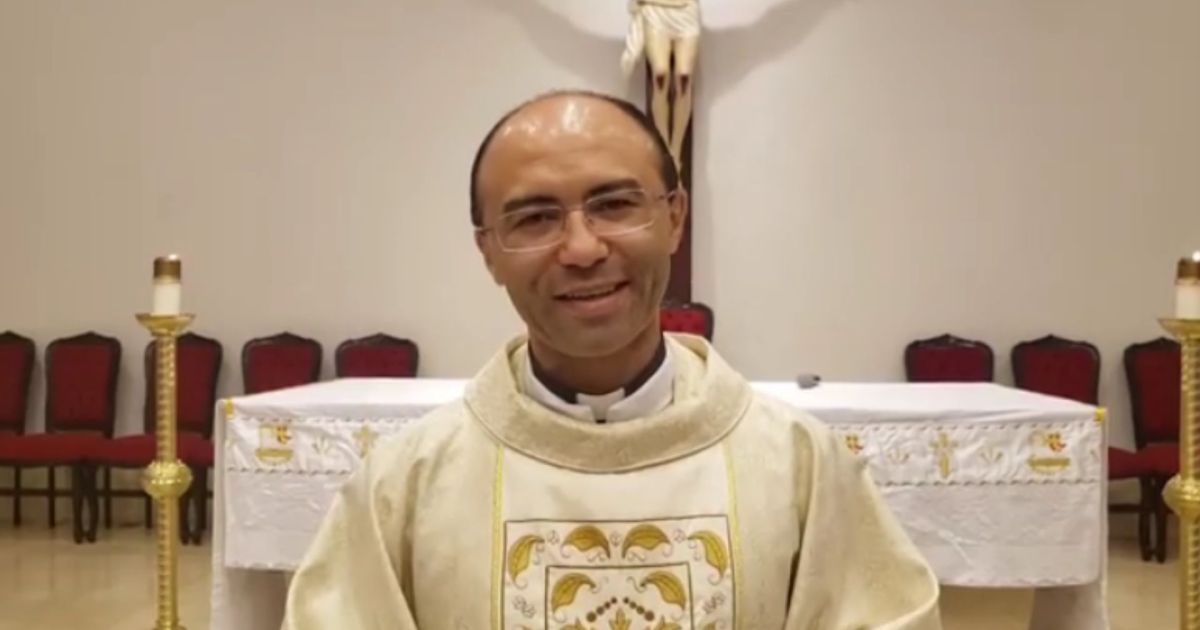 Padre de Brasília contesta excomunhão imposta pelo Vaticano