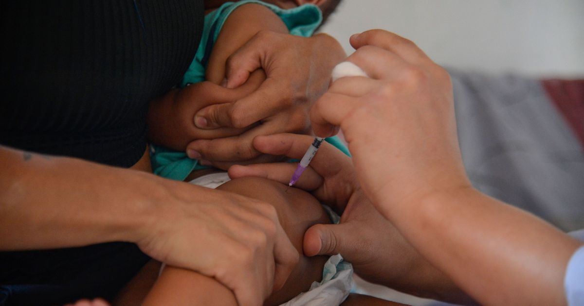Pais que se recusam a vacinar filhos podem ser processados e multados