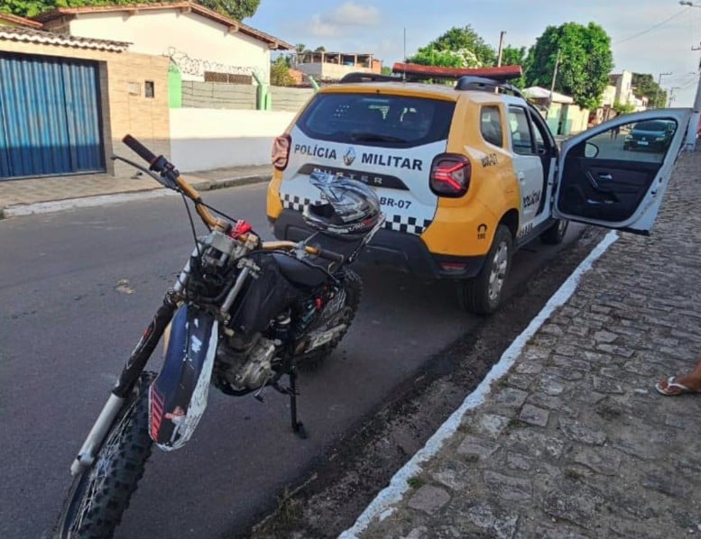 CPRE prende pais que permitiram filhos pilotarem motos na Grande Natal