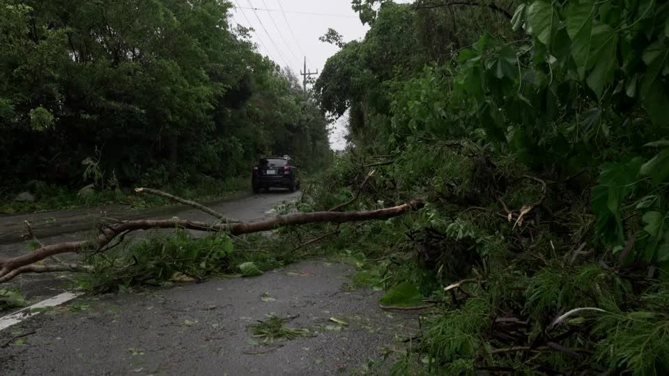 Tufão Bavi deixa milhares sem energia e mantém Japão em alerta máximo