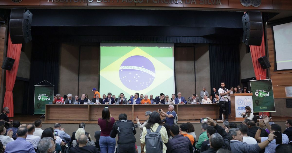 Alcolumbre garante votação de PEC da jornada no Senado
