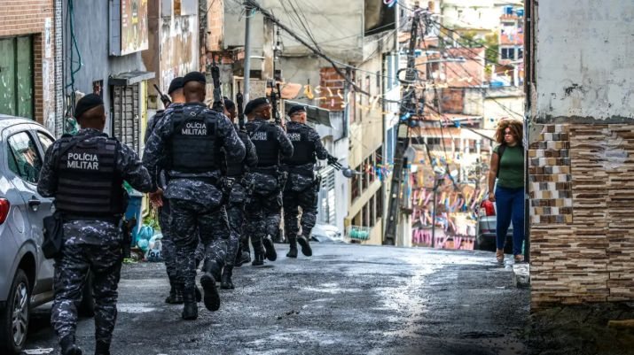 EUA classificam PCC e CV como terroristas: entenda o que muda para o Brasil
