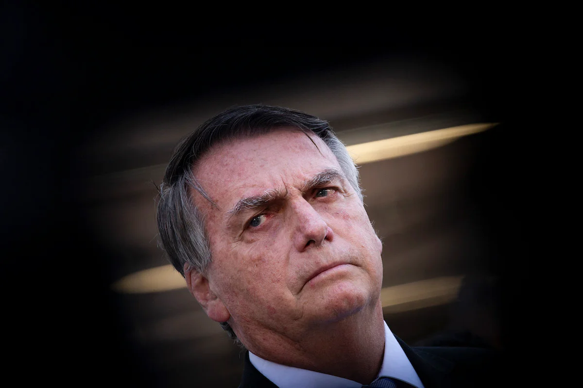 Polícia Civil do Distrito Federal abre inquérito sobre arma de Jair Bolsonaro encontrada com agente do GSI