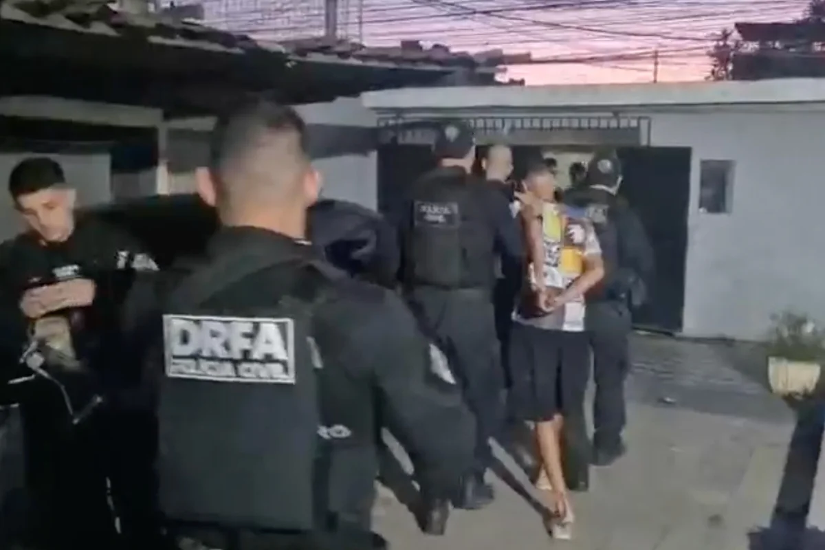 PCERJ desarticula quadrilha que usava carros clonados em roubos a farmácias