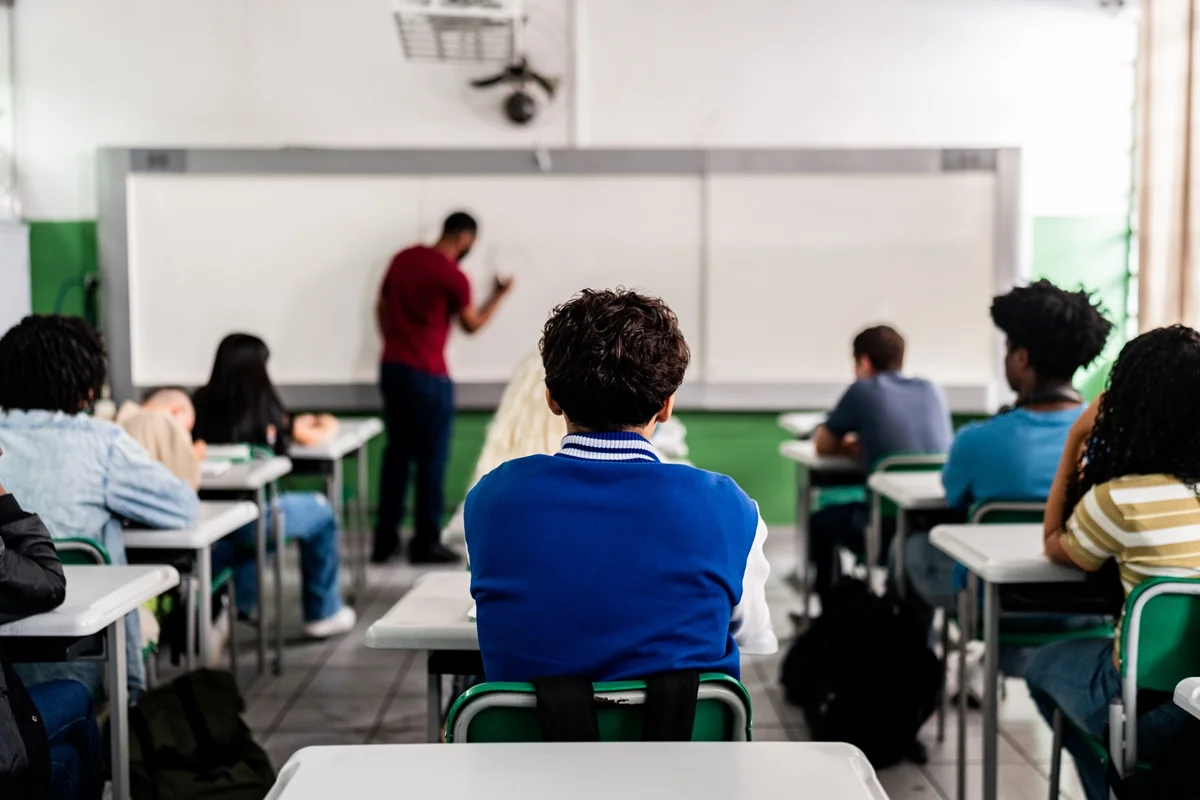 Pé-de-Meia inicia pagamento de parcelas de agosto para estudantes