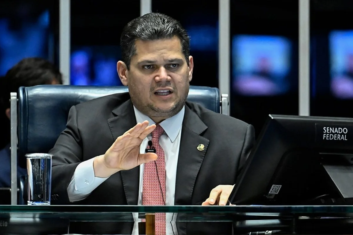 Senado: Alcolumbre busca emenda para acelerar fim da escala 6x1 e reduzir jornada de trabalho