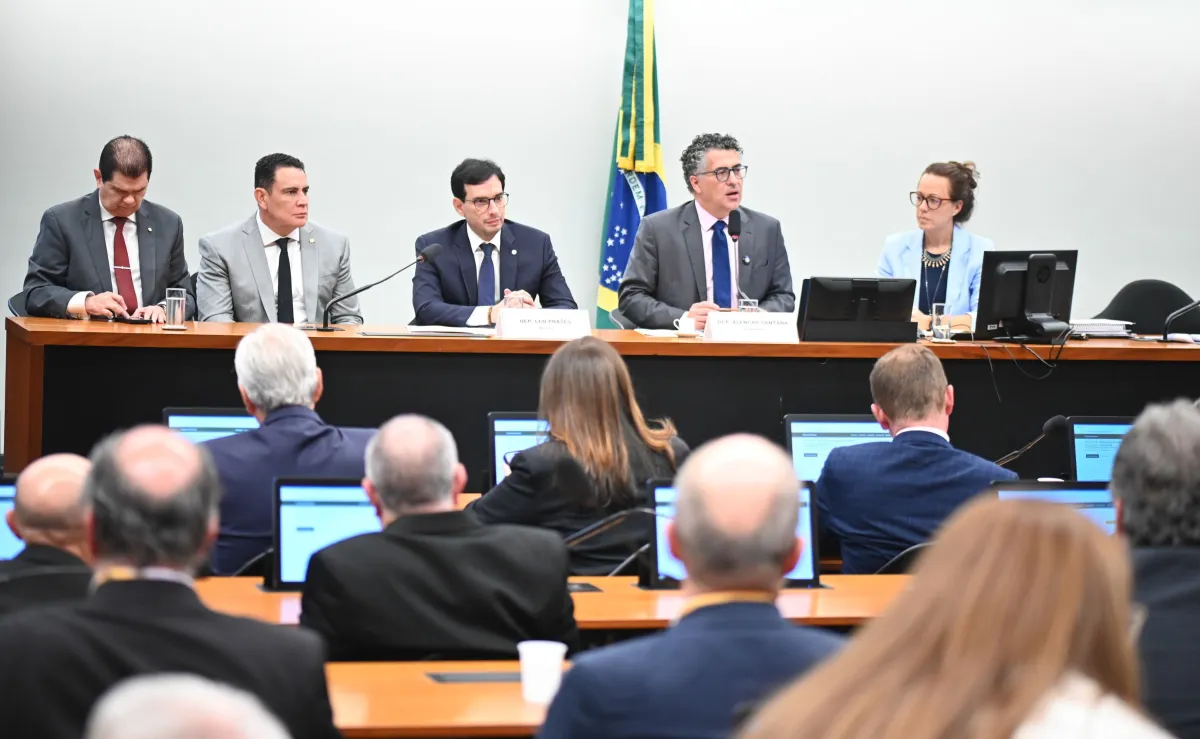 Câmara articula fim da jornada 6x1 em semana decisiva