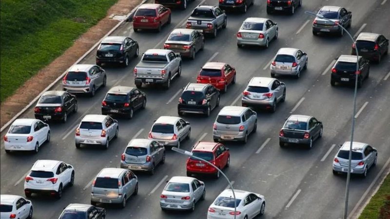 Câmara aprova PEC que pode mudar cálculo do IPVA e limitar imposto a 1% do valor do veículo