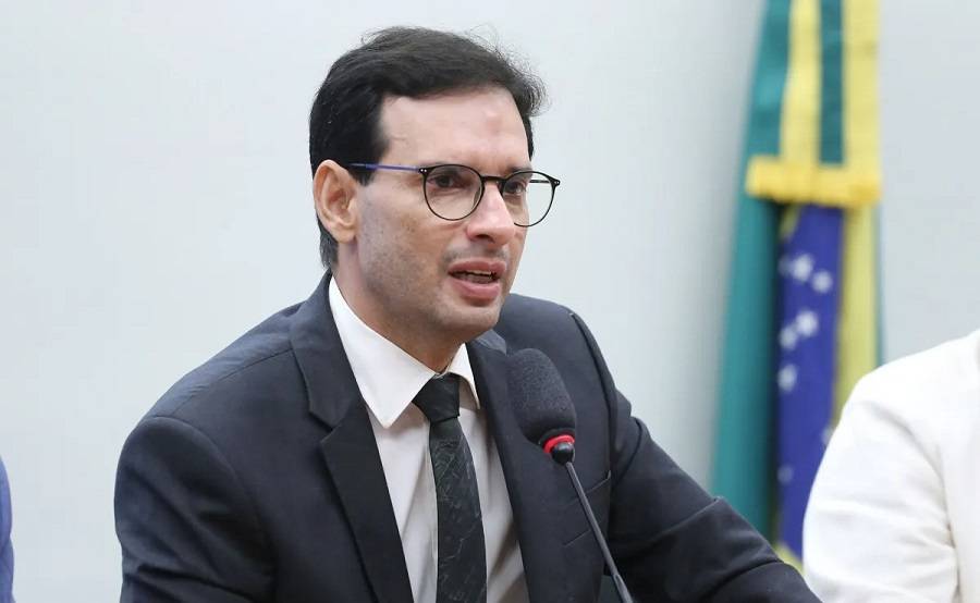 Leo Prates: Fim da escala 6x1 e salário integral são inegociáveis na Câmara