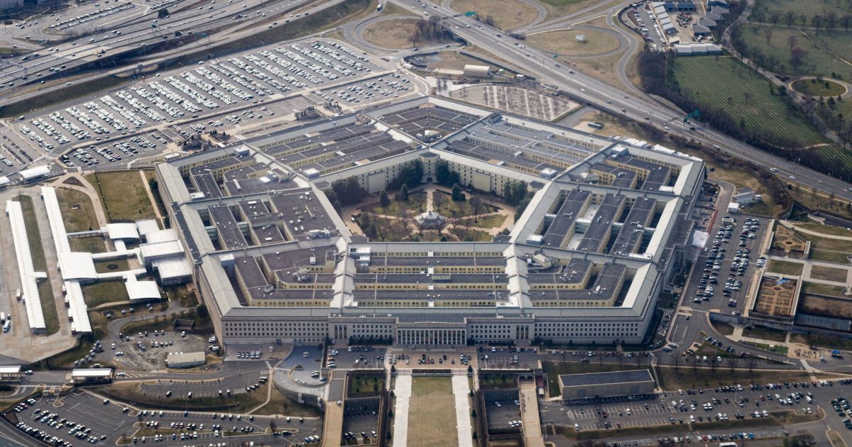 Pentágono busca US$ 80 bilhões para guerra contra o Irã, aponta jornal