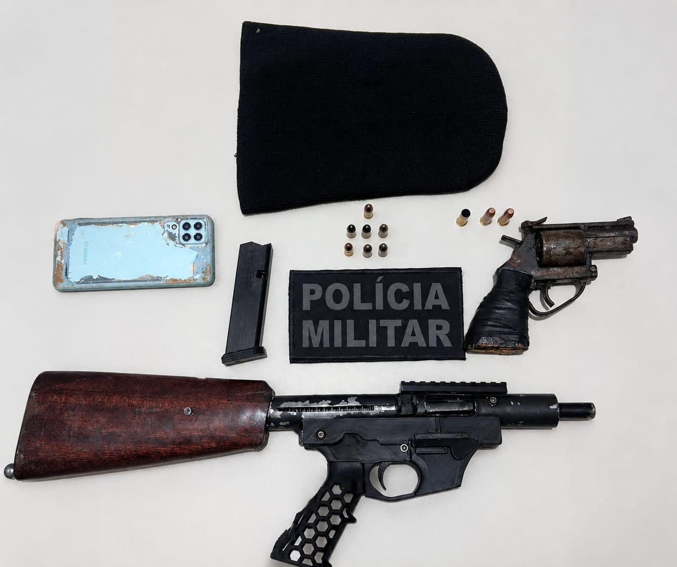 Polícia Militar cerca suspeito baleado e apreende duas armas em Canguaretama