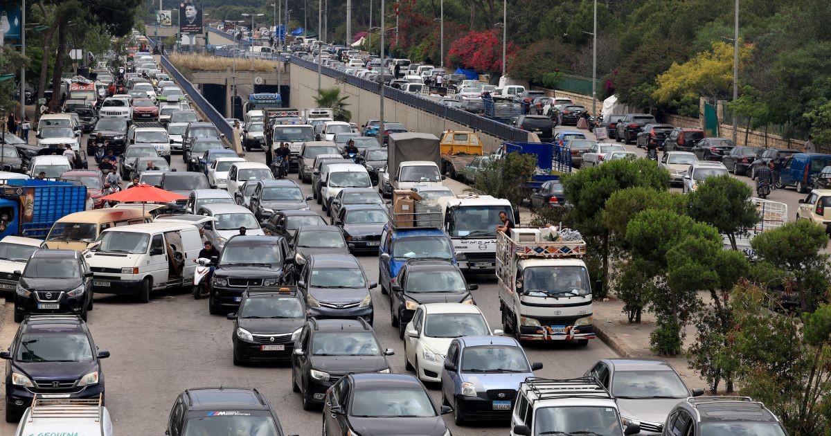 Pessoas fogem do sul de Beirute após Israel indicar novos ataques na cidade