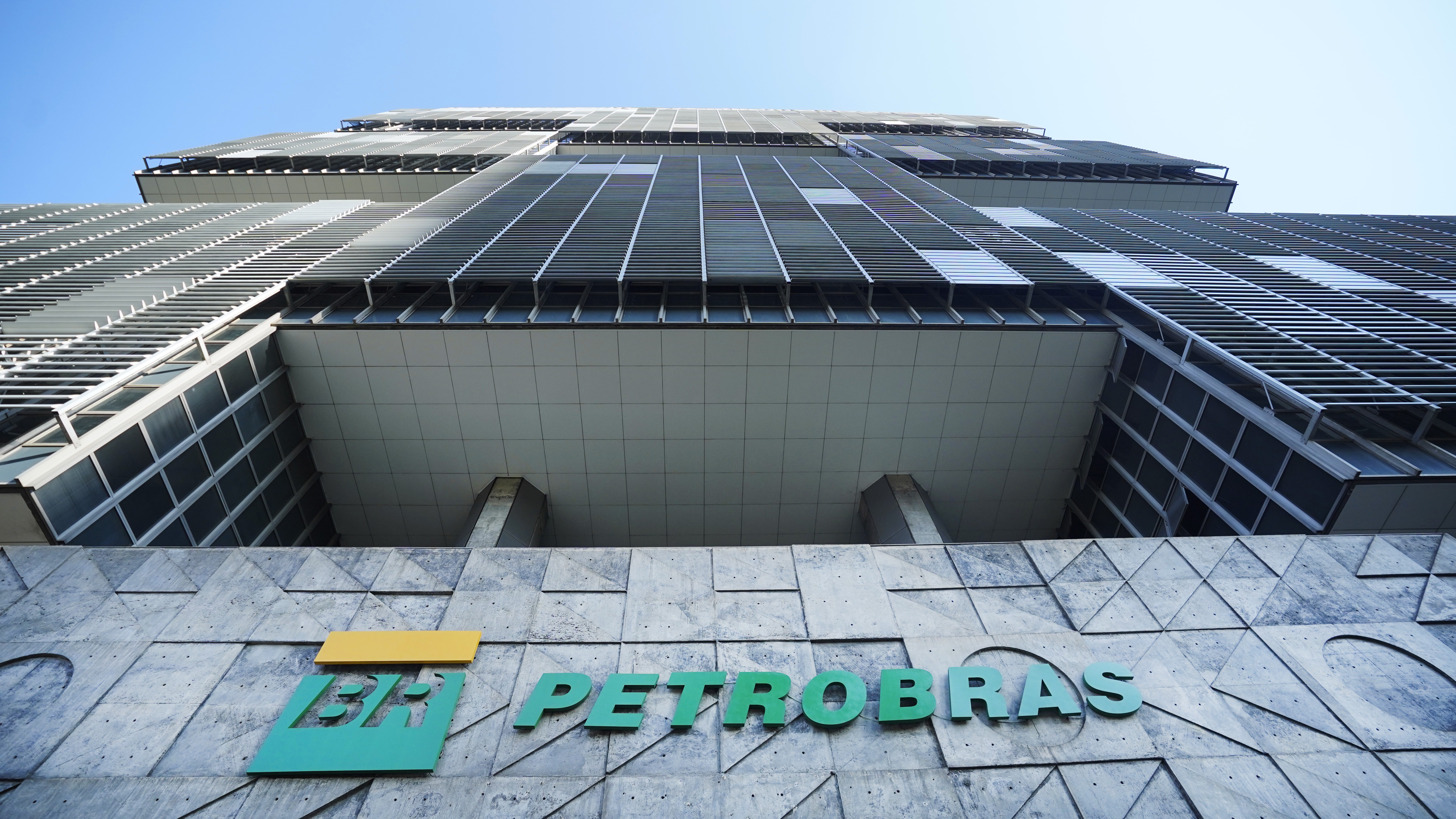 Petrobras mantém preço do diesel para distribuidoras após fim de subsídio