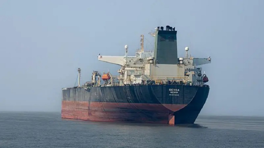 Petróleo dispara quase 5% após tensão no estreito de Hormuz