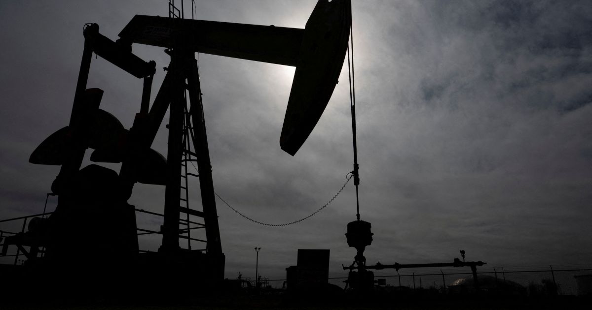 Petróleo fecha em queda de 3% com alívio de tensões no Oriente Médio