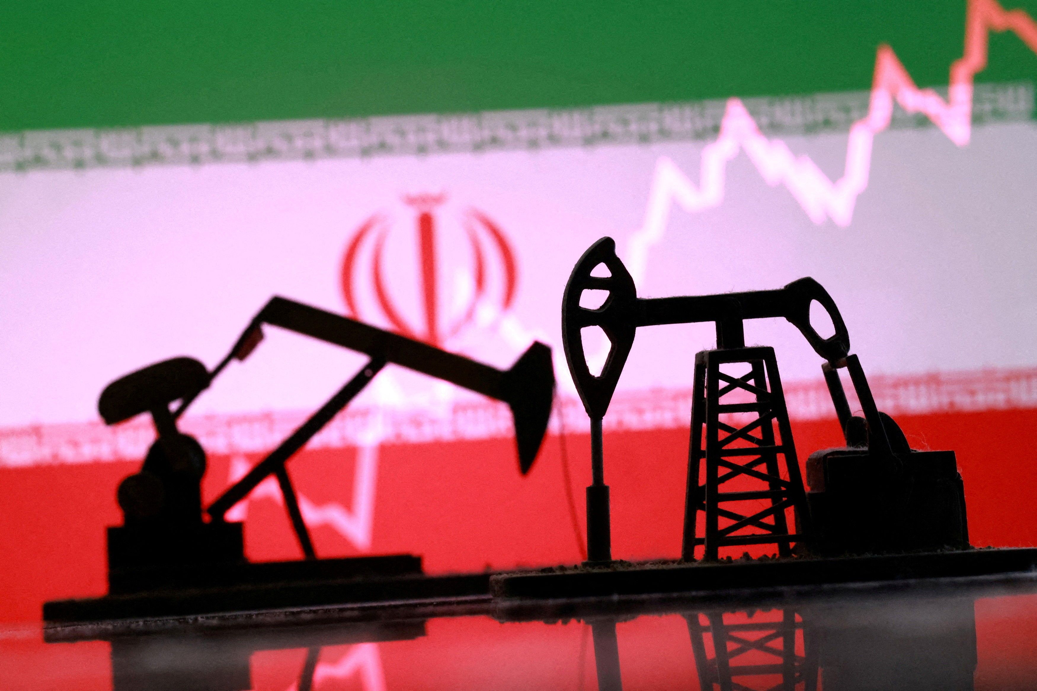 Petróleo cai e atinge menor nível desde início da guerra entre Irã e Israel