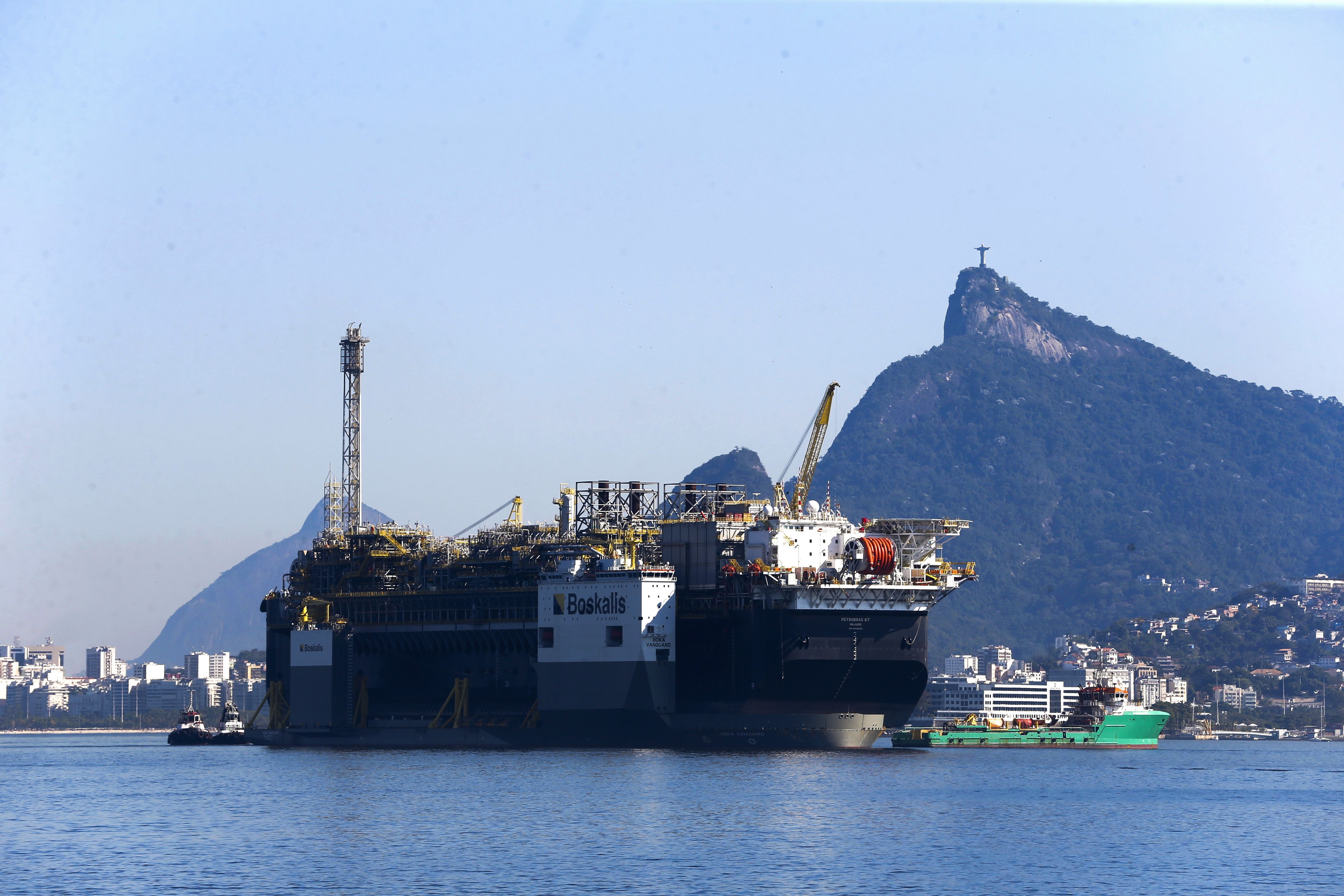 Crise no Estreito de Ormuz impulsiona negócios de petróleo do Brasil e atrai China e Índia