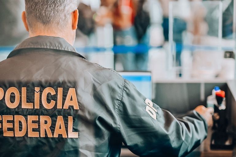 Polícia Federal desarticula rede de migração ilegal