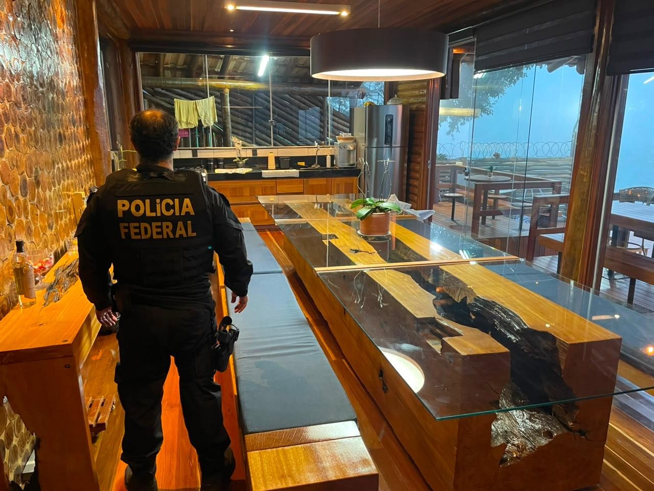 Polícia Federal desarticula organização de tráfico internacional e lavagem de R$ 70 milhões