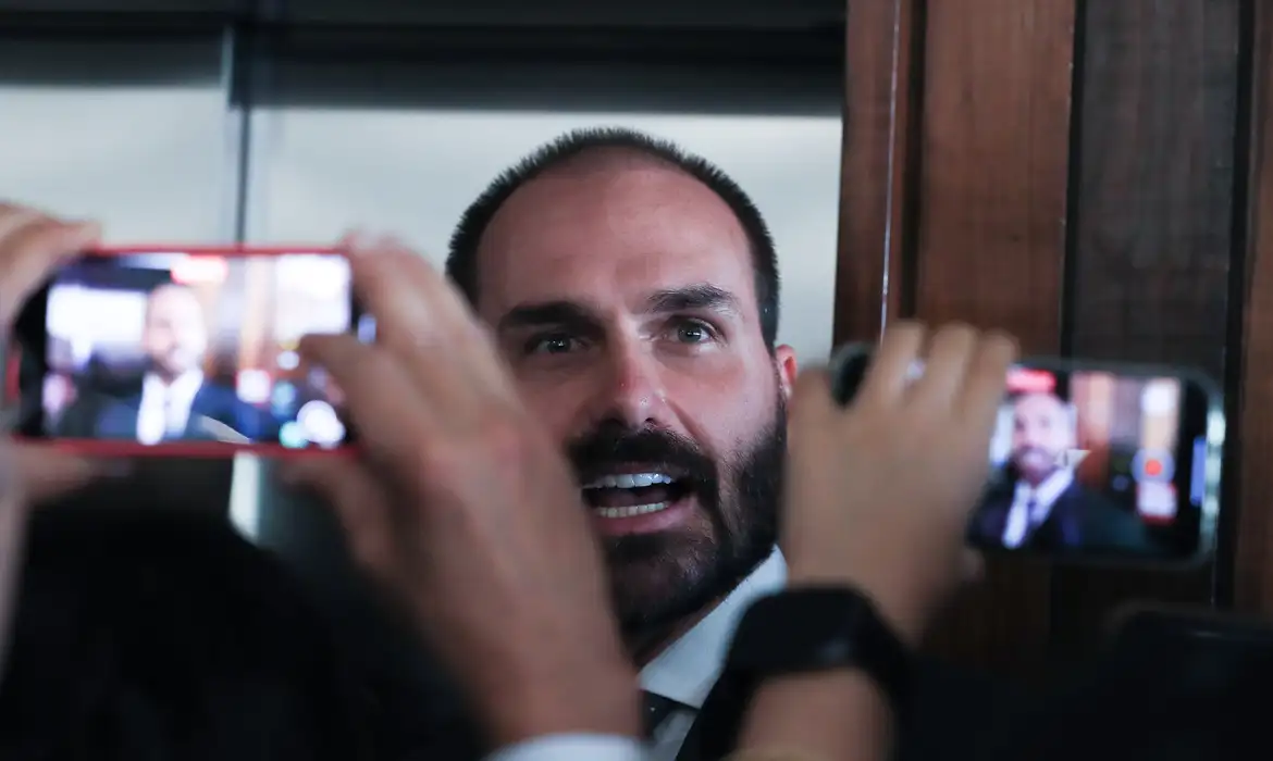 PGR pede condenação de Eduardo Bolsonaro ao STF