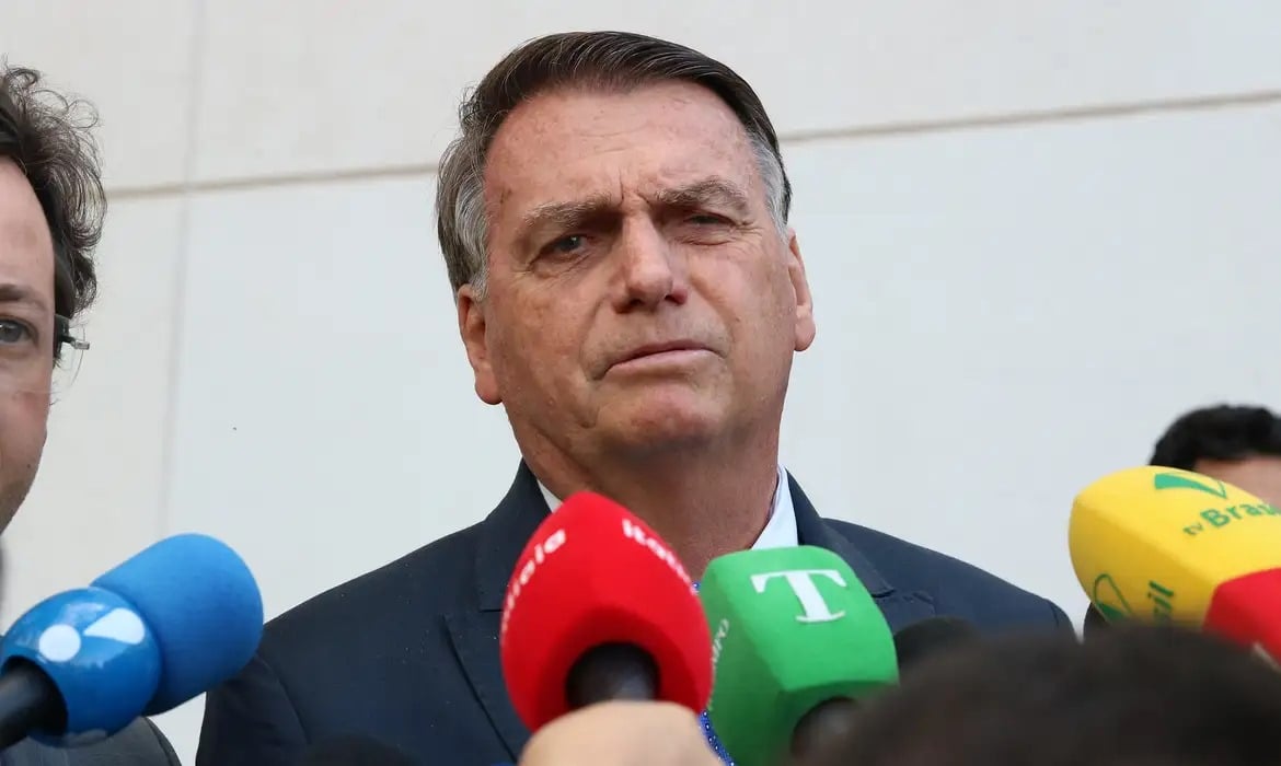 PGR recomenda prisão domiciliar de Bolsonaro; arma apreendida não altera regime