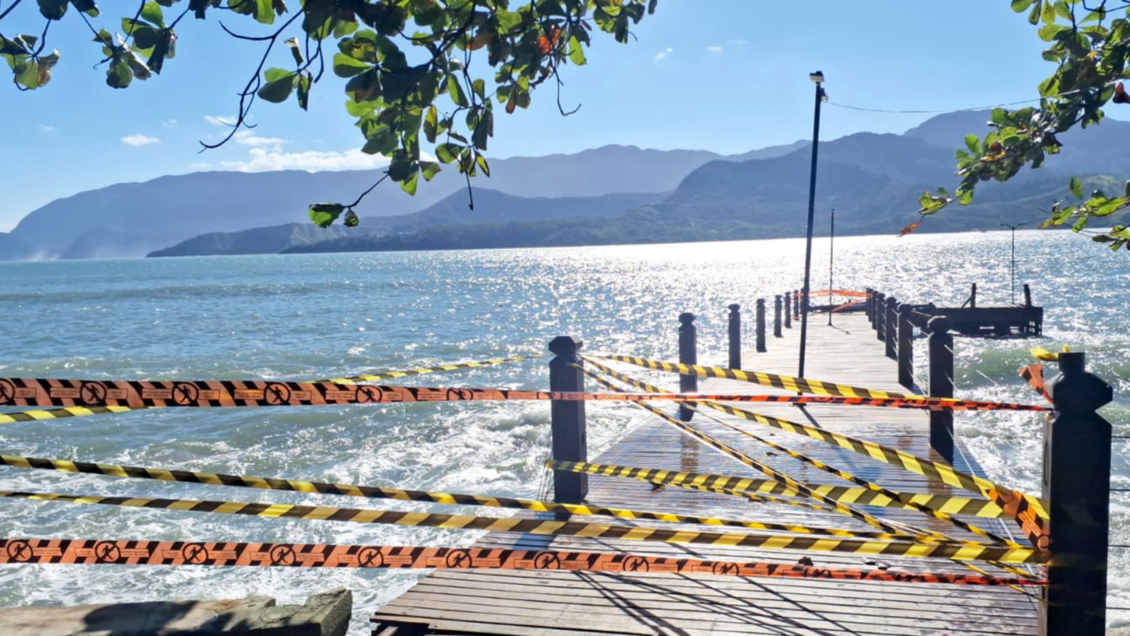Ilhabela: Prefeitura interdita Píer do Portinho por segurança após ressaca