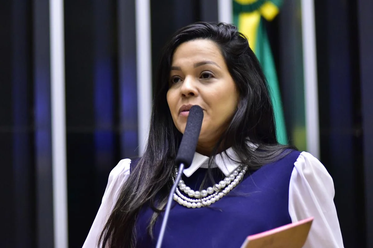 Priscila Costa assumirá cadeira na Câmara dos Deputados em meio a racha no PL