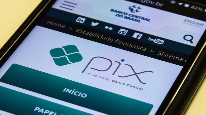 Pix alcança 42% dos pagamentos online no Brasil, aponta relatório da Worldpay
