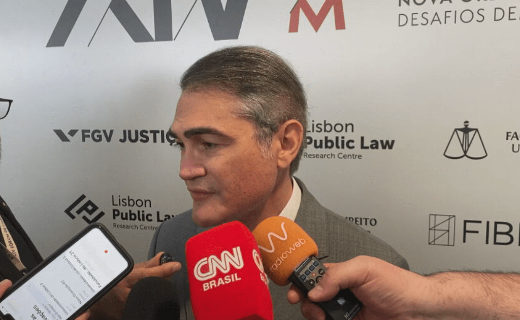 Isaac Sidney, da Febraban, rebate alegações dos Estados Unidos sobre o Pix