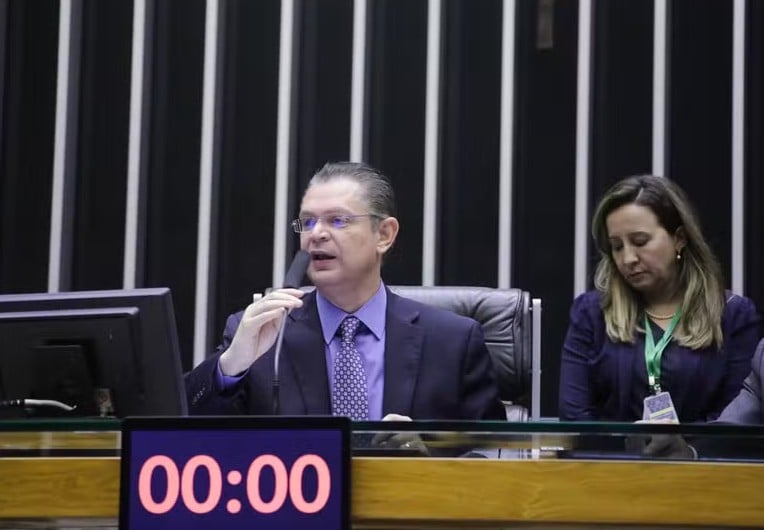 PL pedirá votação de PEC que propõe escala de trabalho 4x3 na Câmara