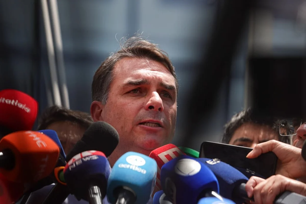 PL articula palanque duplo para Flávio Bolsonaro em MG