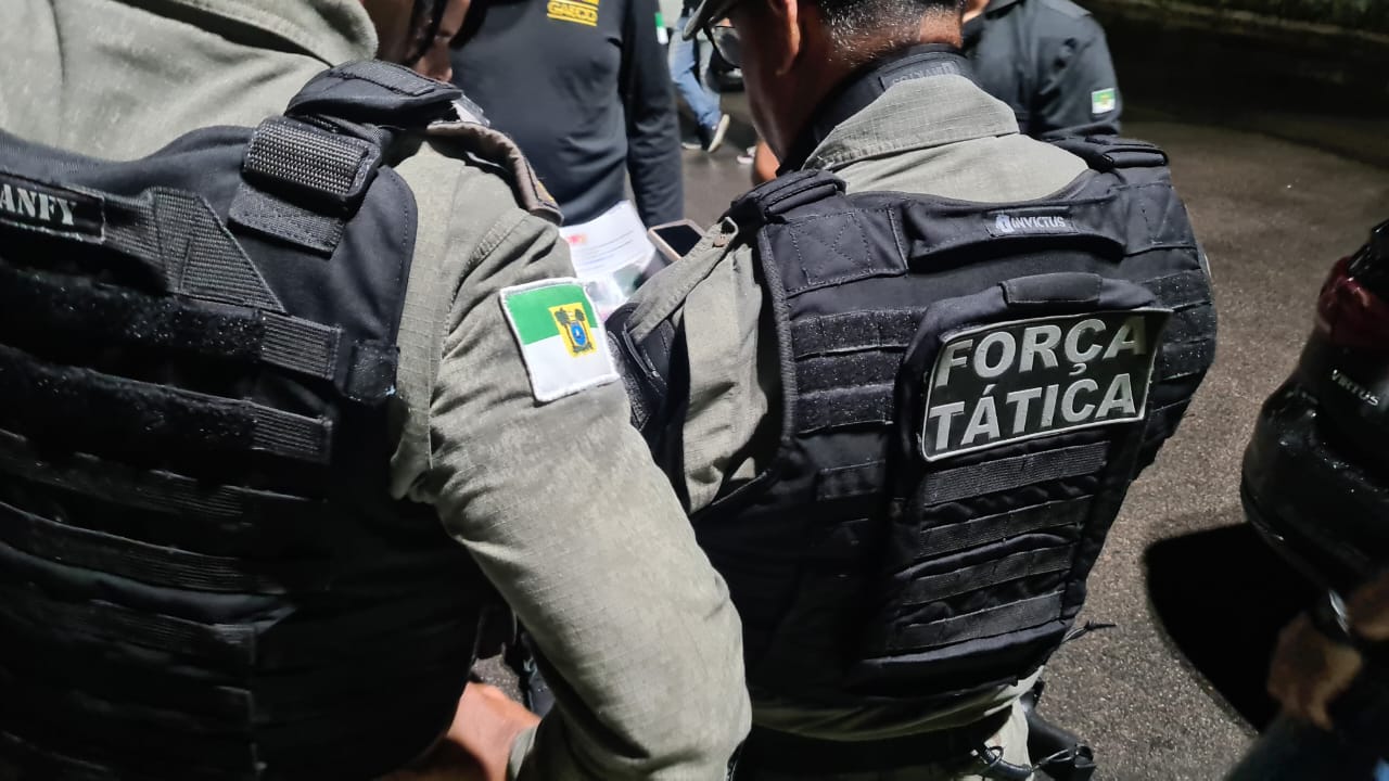Polícia Militar realiza simulação com simular balas de festim e bombas de efeito moral em Lajes