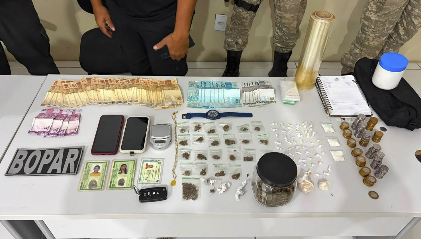 Polícia Militar apreende entorpecentes e R$ 6,8 mil em Parnamirim