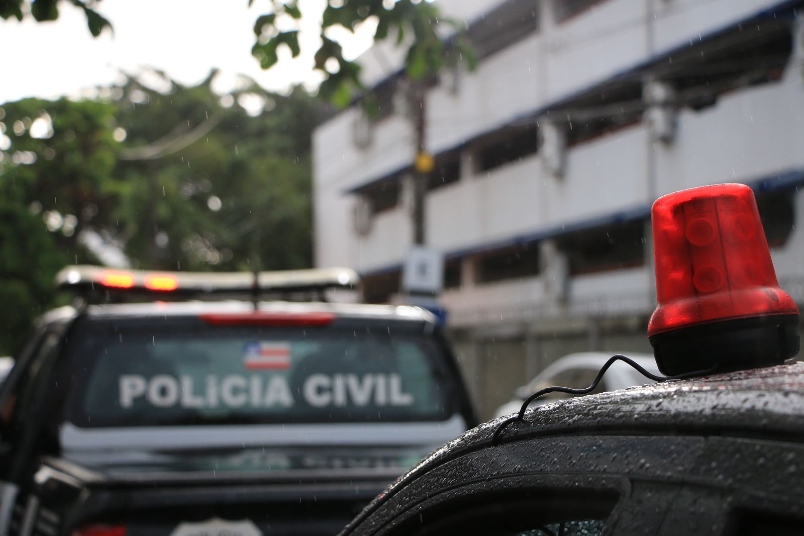 Policial militar da reserva com mandado de prisão por homicídio é preso em Salvador