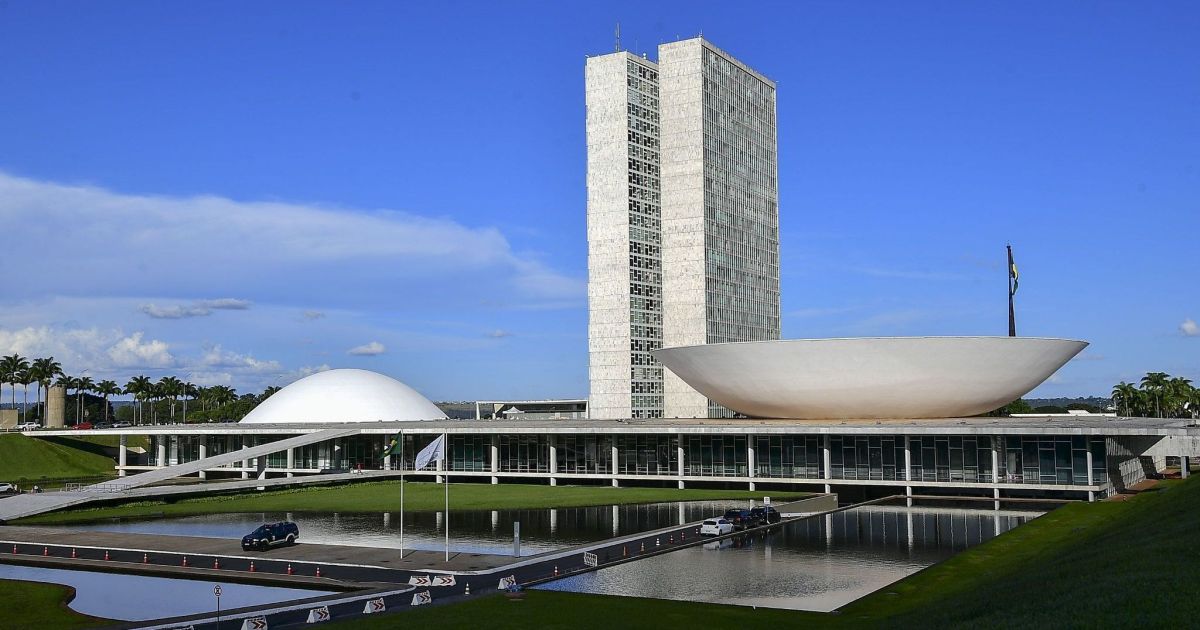 PoderData: 48% desaprovam Câmara; 46%, o STF; e 44%, o Senado