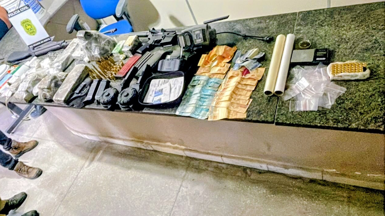 Polícia Militar apreende fuzil, drogas, drone e mais de 300 munições em Assú