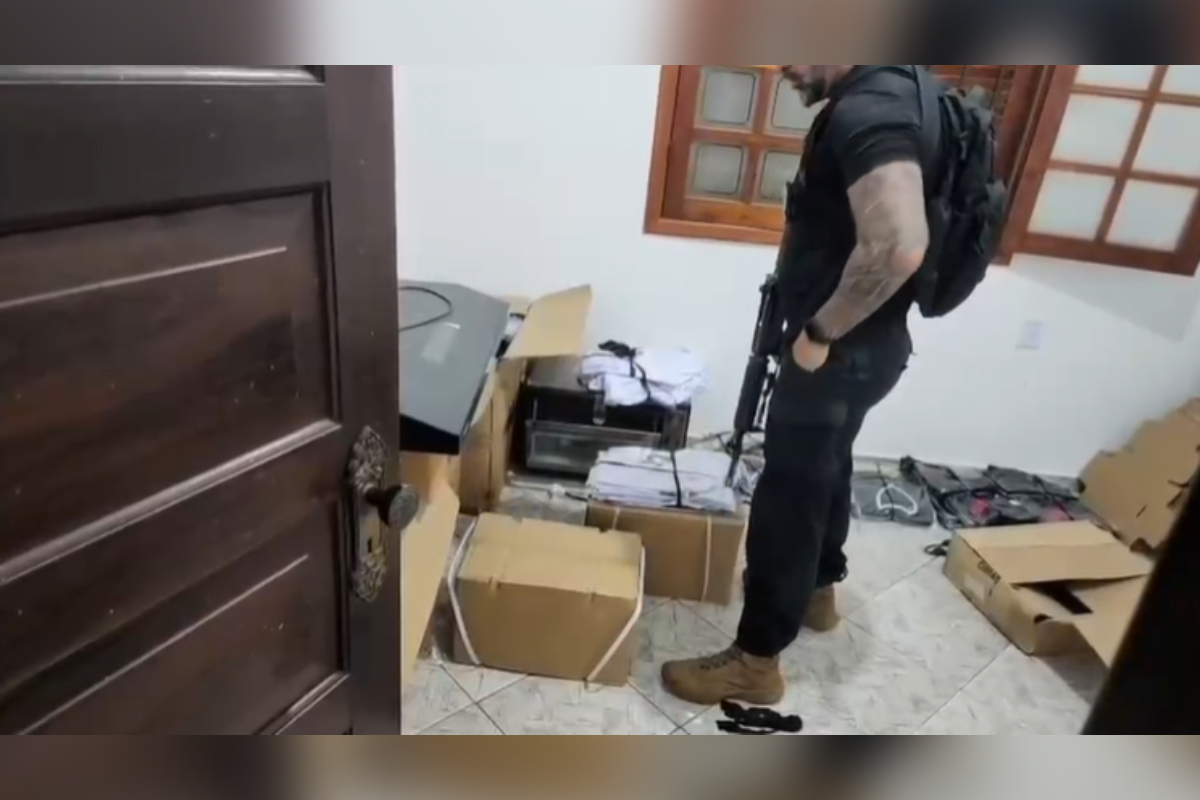 PCERJ fecha fábrica clandestina de anabolizantes em Três Rios
