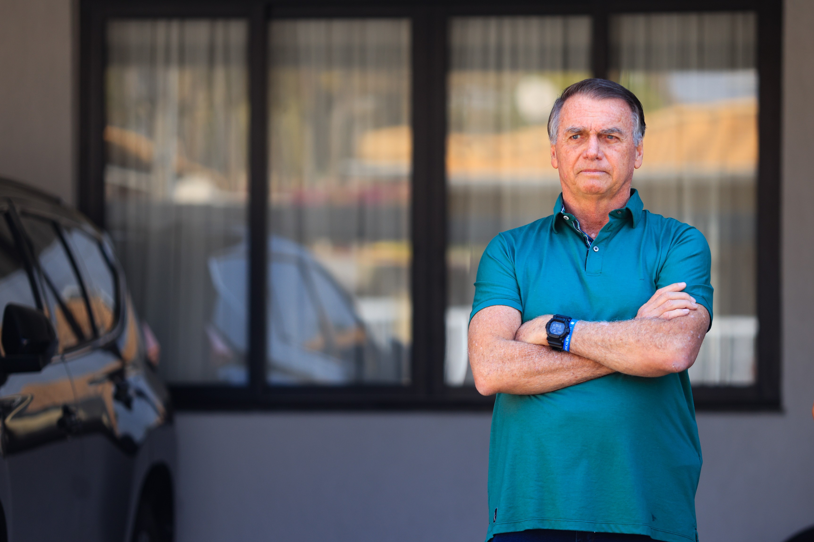 Polícia Civil pede autorização a Alexandre de Moraes para ouvir Jair Bolsonaro sobre arma apreendida