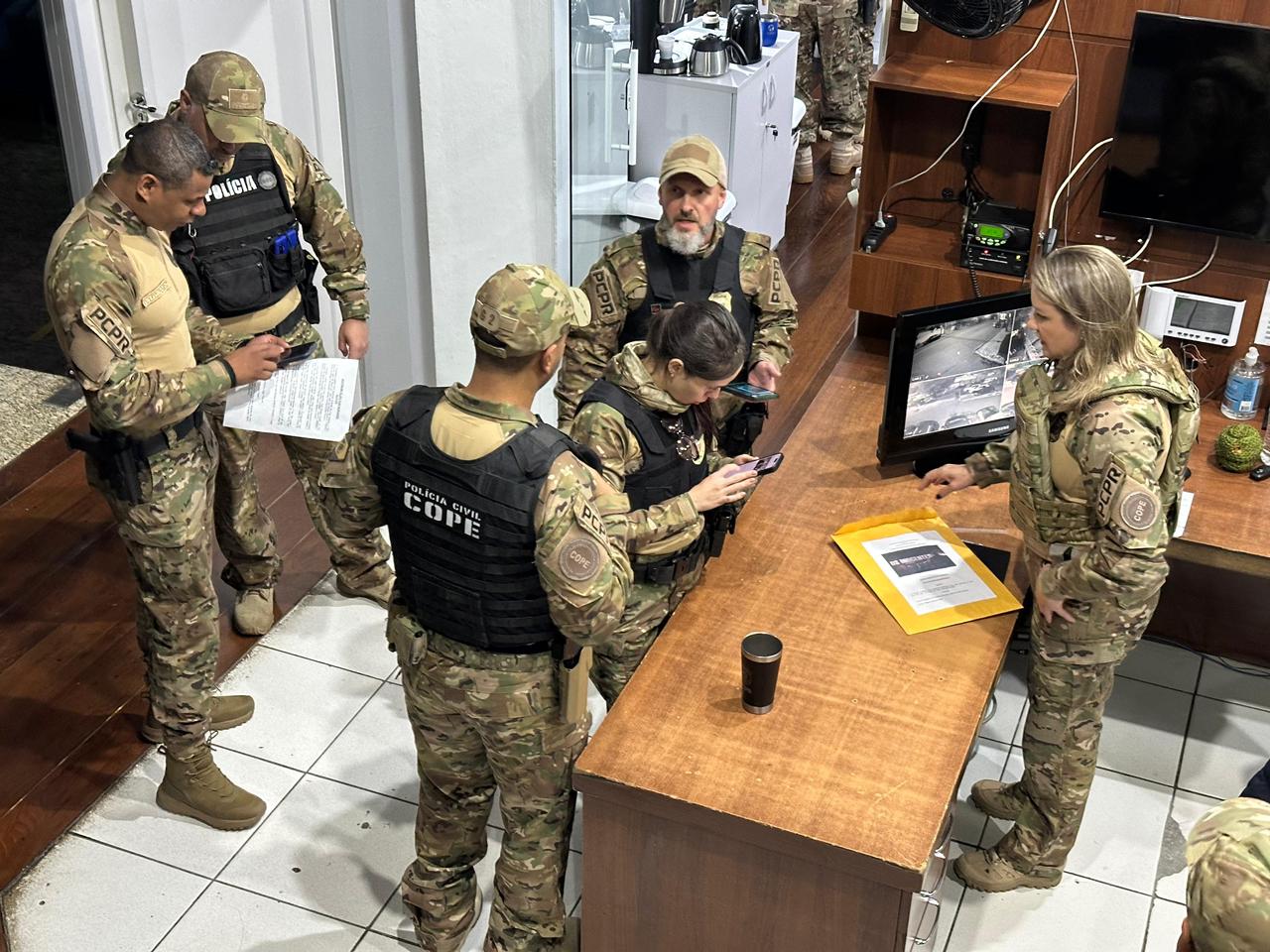 Polícia Civil do Paraná investiga grupo que vendia celulares em presídios por até R$ 80 mil