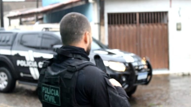 Polícia Civil prende condenado por tráfico e porte ilegal de arma em Jucurutu