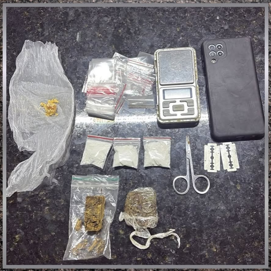 Polícia apreende drogas e materiais em Mãe Luiza após perseguição